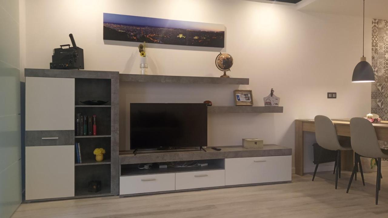 Apartamento Cinema Apartment Oviedo Bagian luar foto