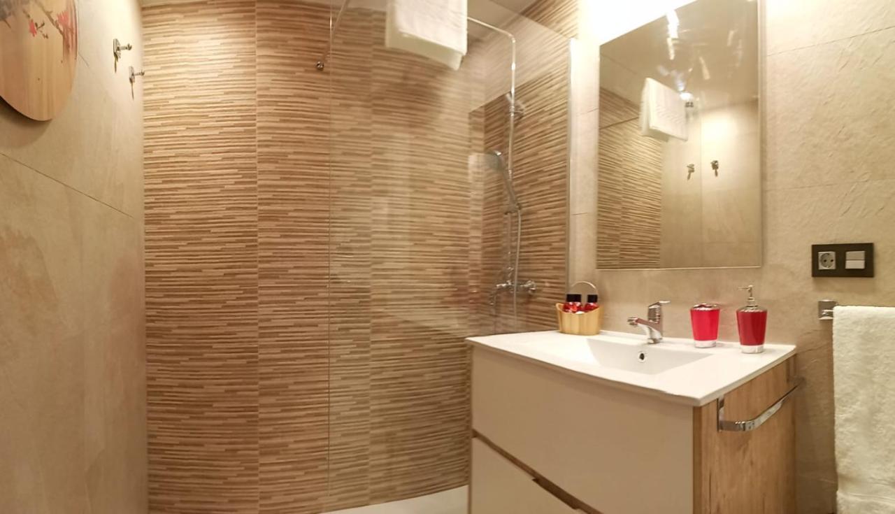 Apartamento Cinema Apartment Oviedo Bagian luar foto